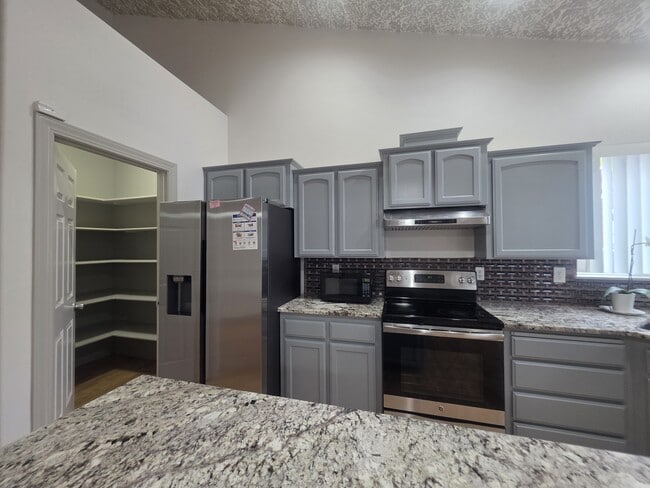 Building Photo - 4373 Hearth St NE