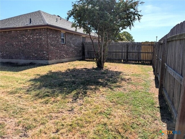 Building Photo - 3909 Bolivar Dr