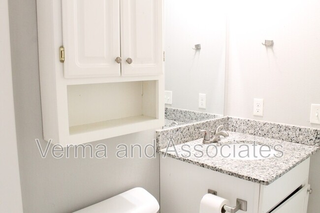 Building Photo - 5007 SW Fieldstone Blvd