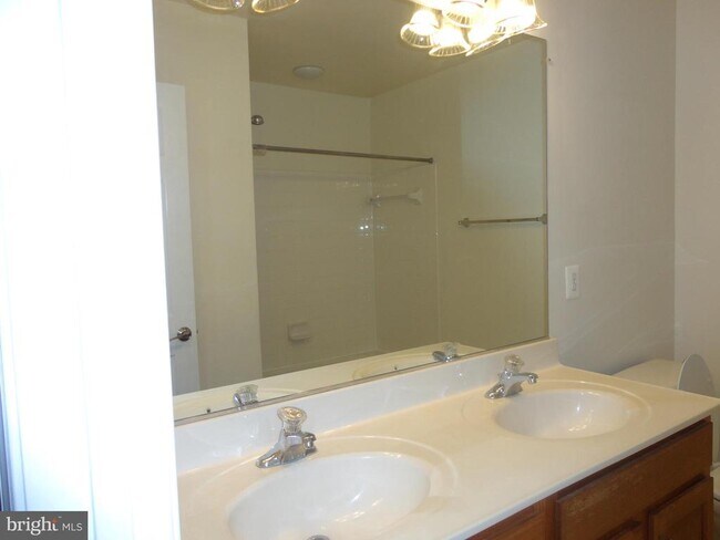 Building Photo - 24656 Kings Canyon Square