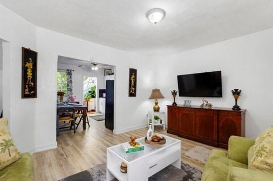 Primary Photo - 680 SW 7th Ave