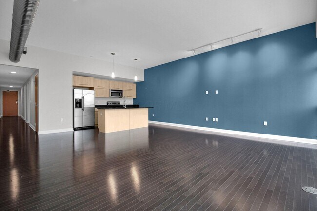 Building Photo - 100 E Gay St