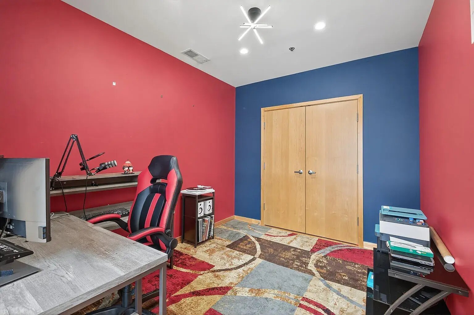 Building Photo - 3104 W Lake St