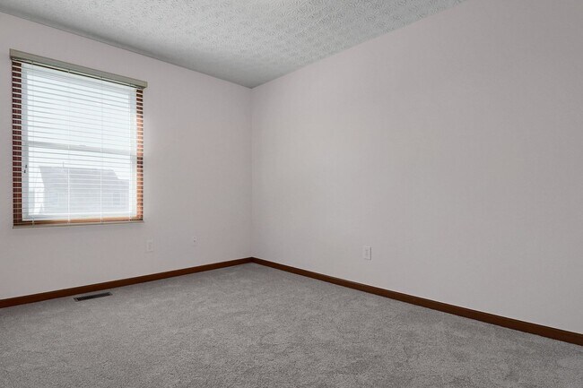 Building Photo - 3 Bedroom Home For Rent