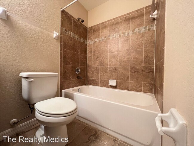 Building Photo - 3 br, 2 bath House - 4815 Summerfield Cir