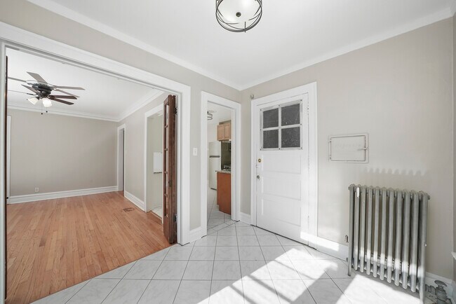 Building Photo - 306 S Kenilworth Ave