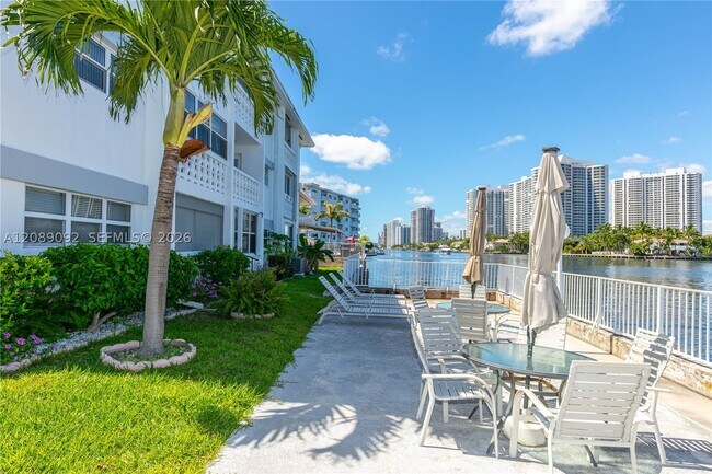 Building Photo - 3131 S Ocean Dr