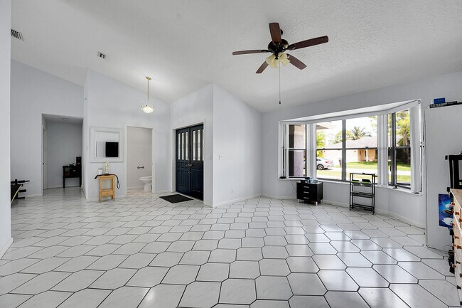 Building Photo - 14544 Autumn Ave