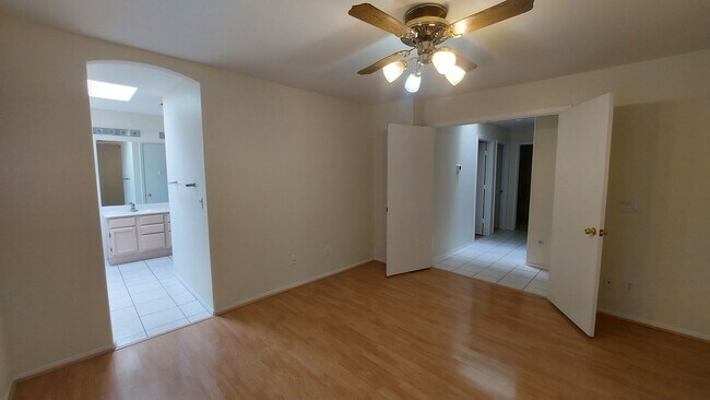 Building Photo - TERRIFIC FOUR BEDROOM PEORIA HOME WITH A POOL!