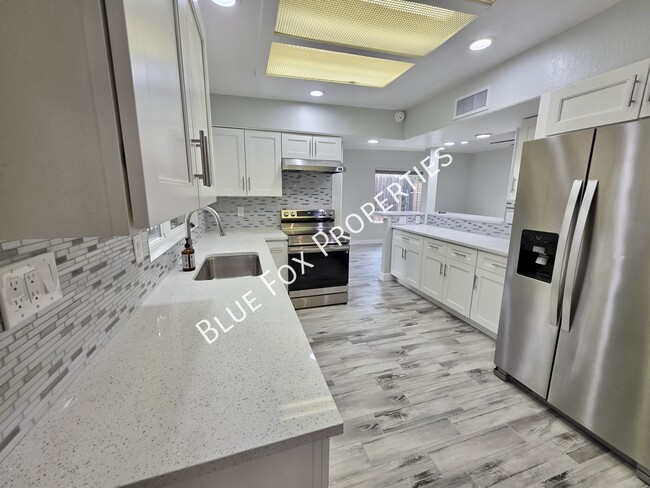 Building Photo - 8340 E Fond Du Lac Dr