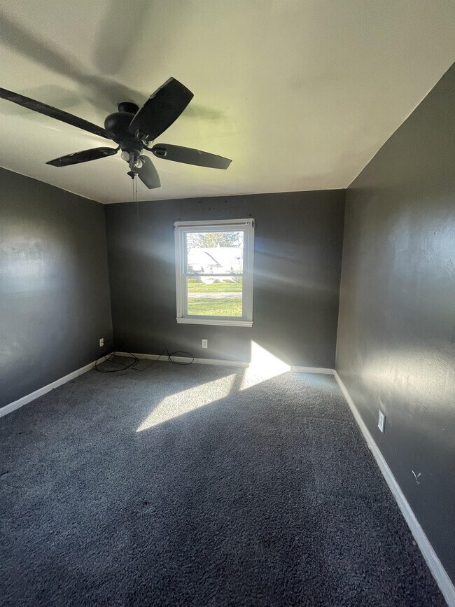 Building Photo - 1605 Everett Ave