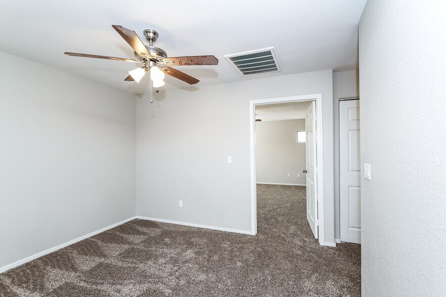Building Photo - 10016 Bonterra Ave