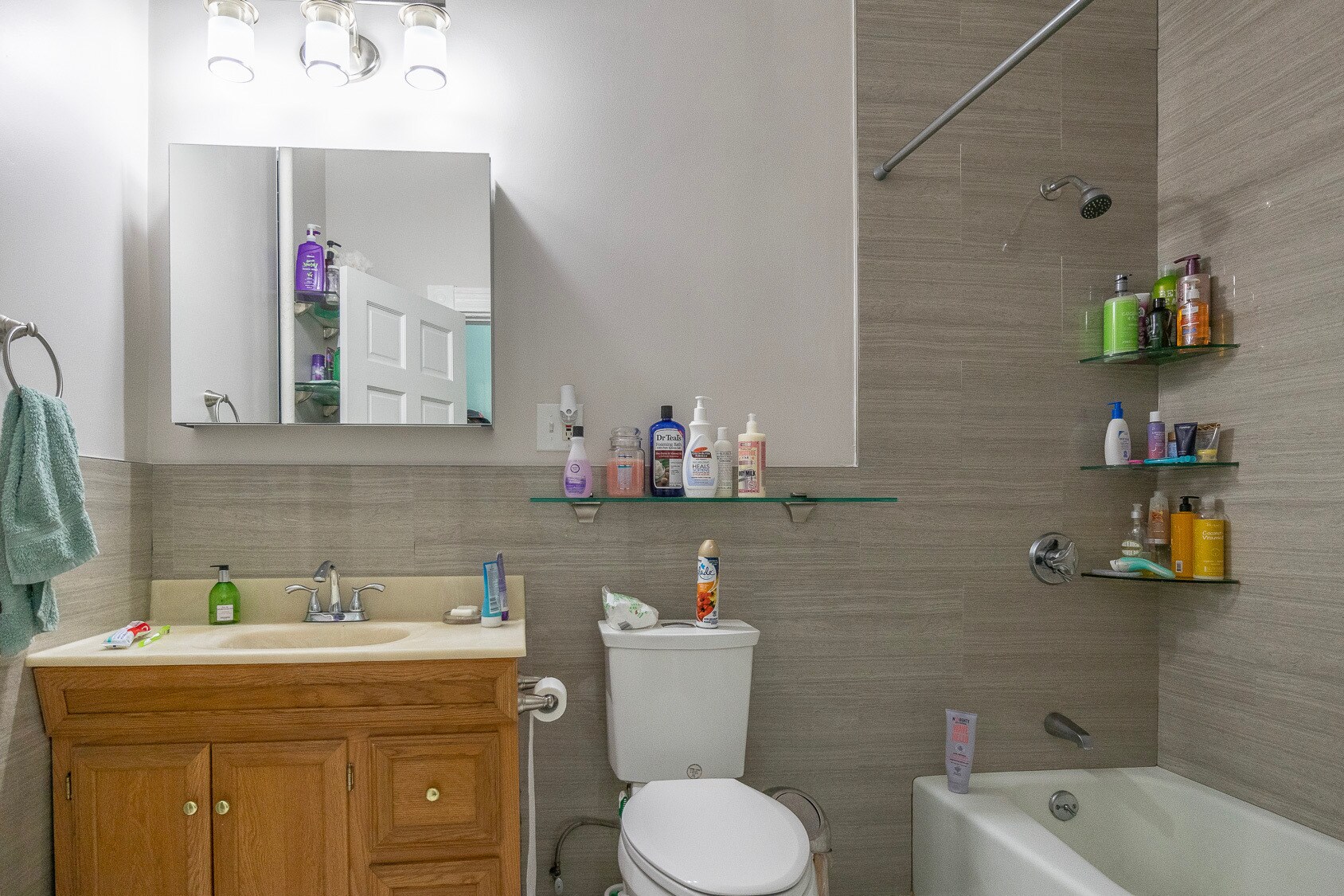 Building Photo - 872 Huntington Ave