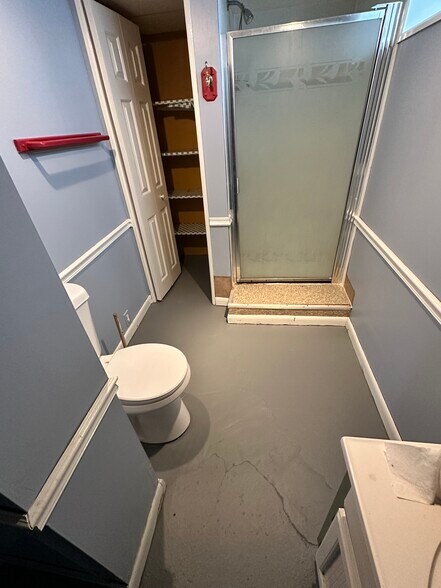Basement bathroom - 1257 Hammel St