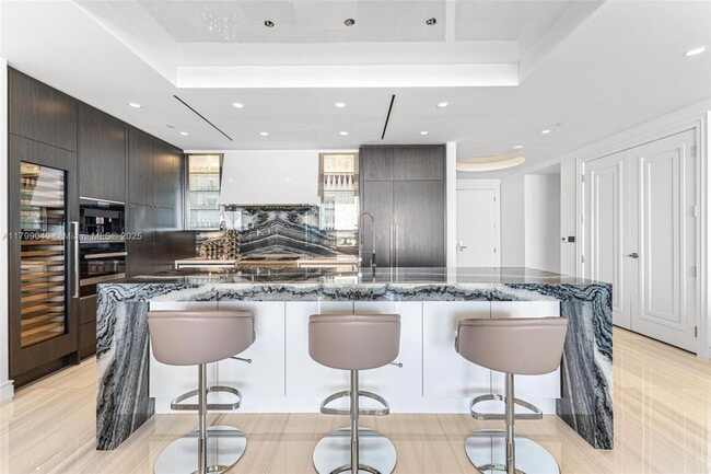Building Photo - 17901 Collins Ave