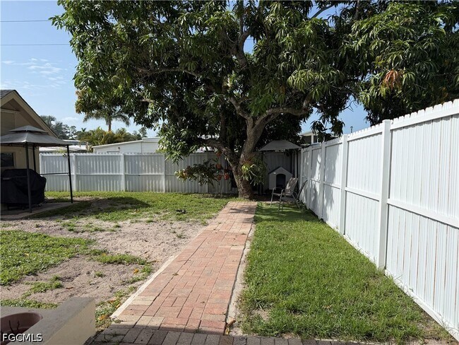 Building Photo - 3502 Seminole Ave