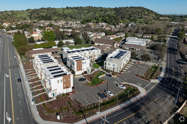 Aerial Context - Estaire Luxury Townhomes