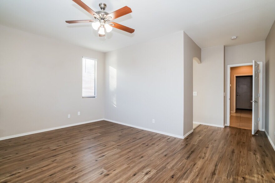 Building Photo - 1931 S Noble