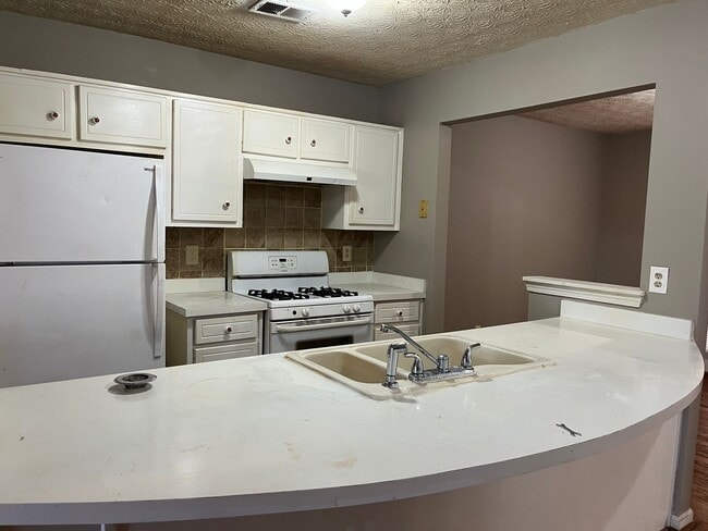 Building Photo - Ranch style home in Stockbridge