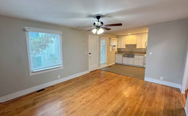 Building Photo - Albatross South