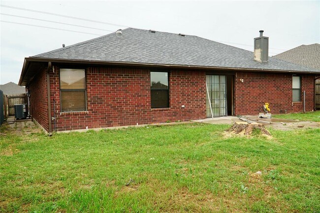 Building Photo - 5004 SE 84th St