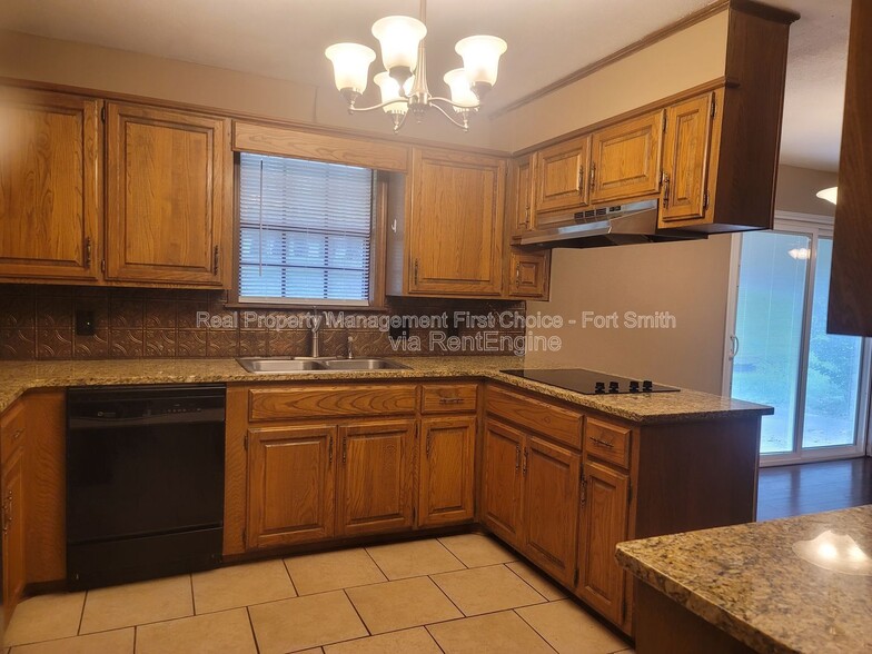 Building Photo - 306 Elfen Glen St