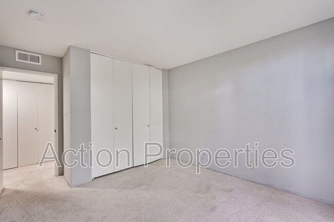 Building Photo - 181 Del Medio Ave