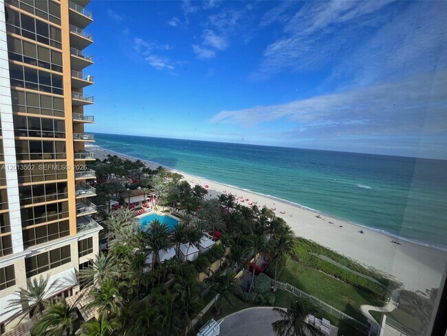 Building Photo - 17555 Collins Ave