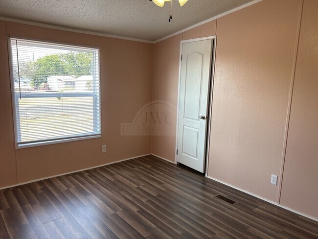 Building Photo - 5013 Tiffany Cir