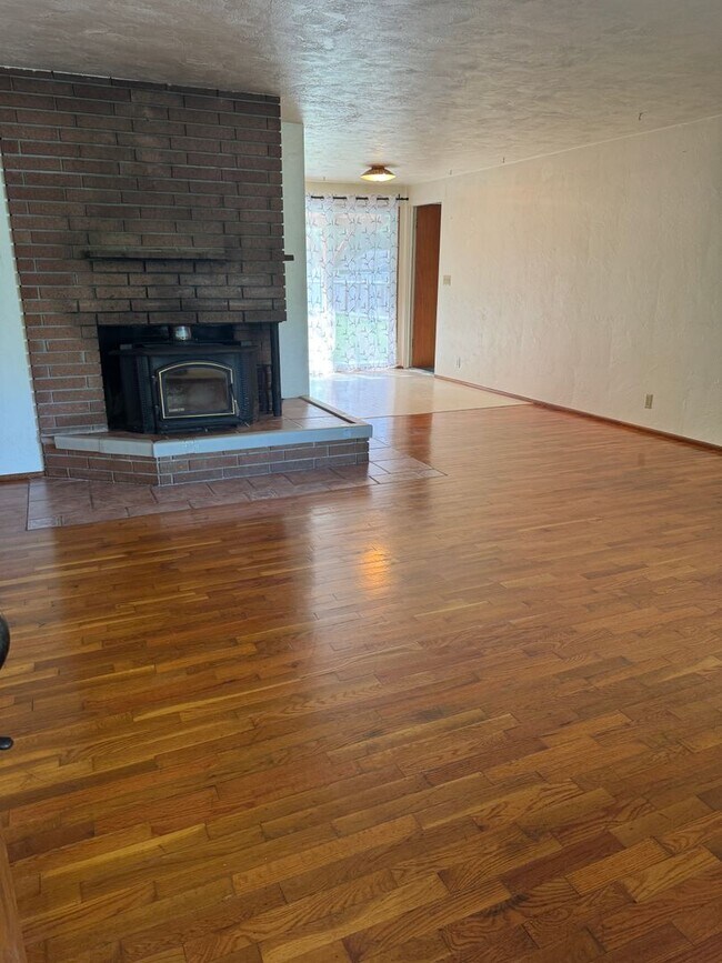Building Photo - 1270 W Hilliard Ln