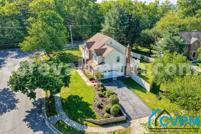 Building Photo - 13017 Weiss Dr