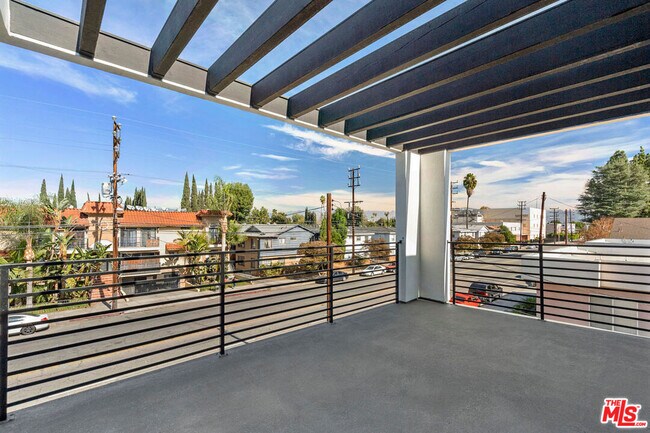 Building Photo - 14804 1/2 Vanowen St