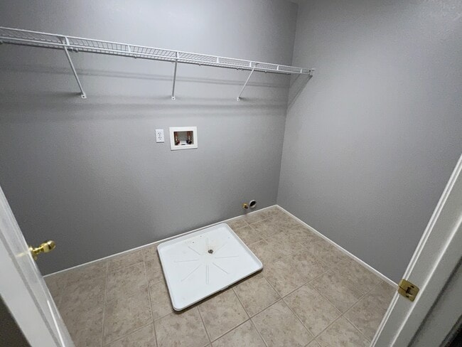 Building Photo - 10950 Mayberry St