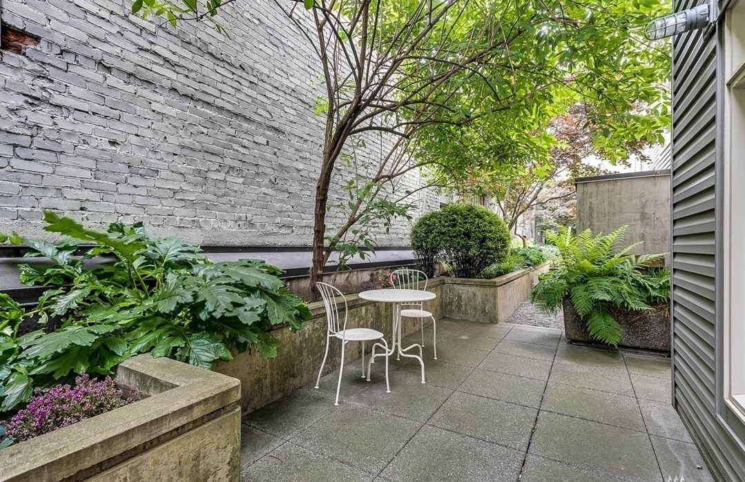 Spacious private patio - 1610 Belmont Ave