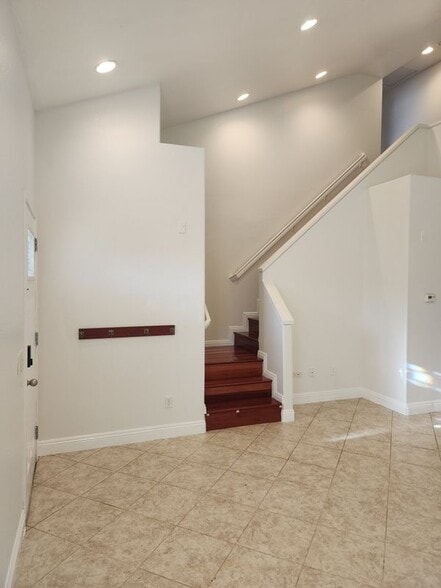 Building Photo - 360 N Pauline St