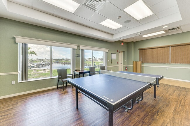 Building Photo - 670 N Green Cir