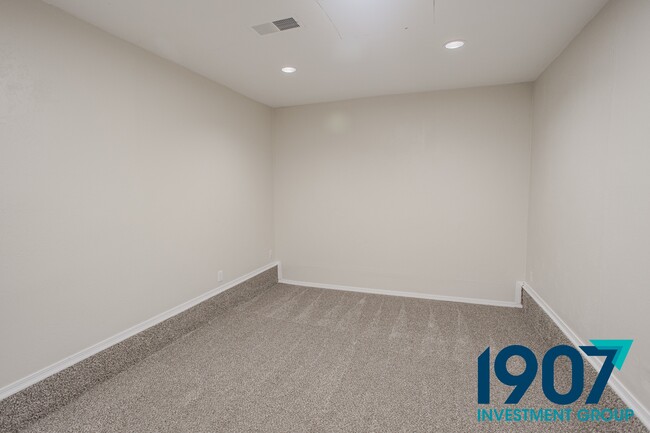 Building Photo - 809 Arnold Ave