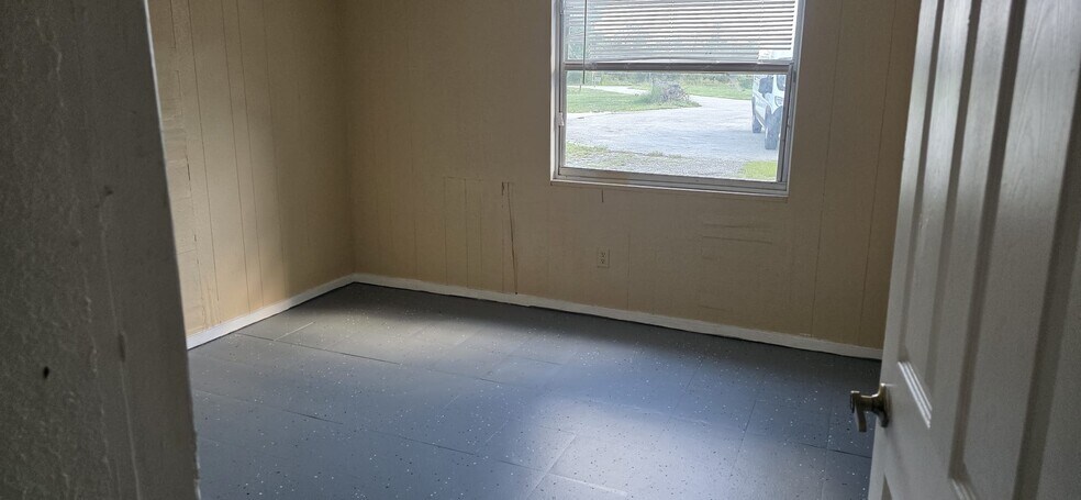 Building Photo - 122 Hill Ct