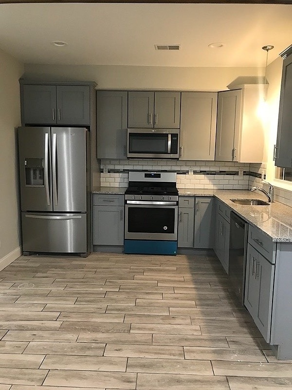 Building Photo - 372 Walnut St