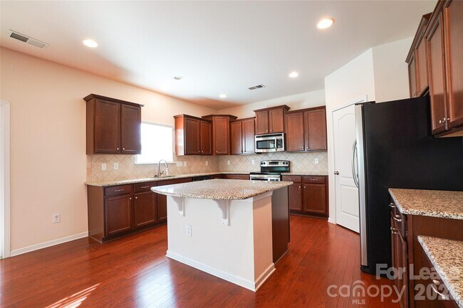 Building Photo - 5904 Stirlingshire Ct