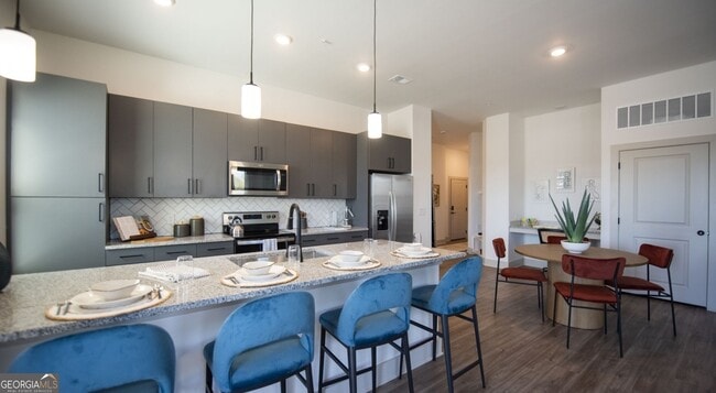 Building Photo - 1000 Rea Dr SW