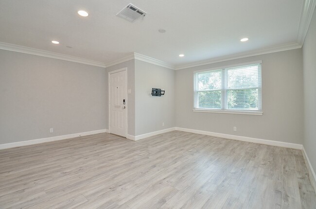 Building Photo - 9606 Highmeadow Dr