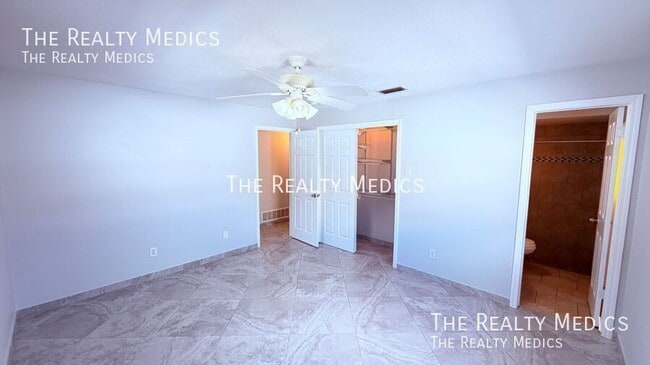 Building Photo - 6 Carriage Hill Cir