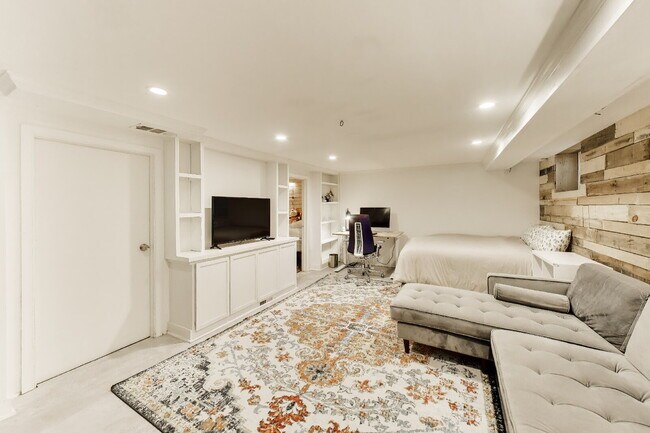 Building Photo - Classic Brick Colonial in the Heart of Berkshire
