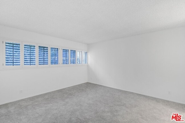 Building Photo - 825 S Gretna Green Way