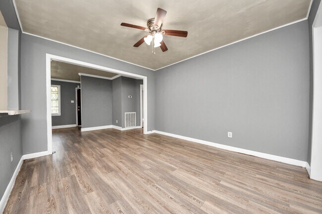 Building Photo - 3214 Tuam St