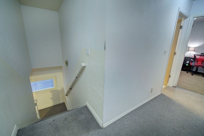 Building Photo - Huge U.W. Home Now Renting for September 2026