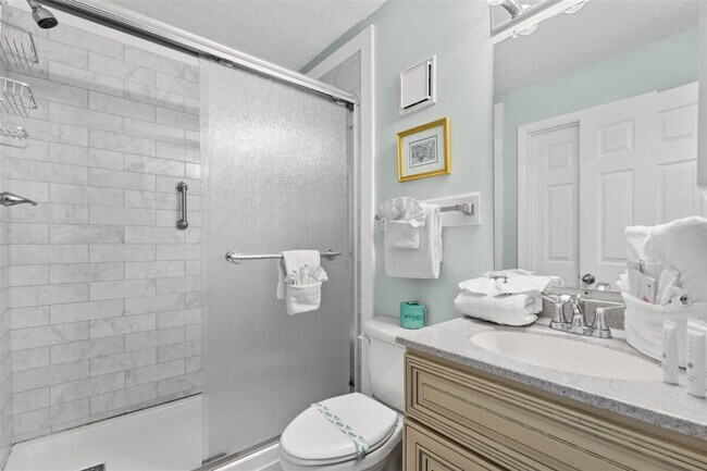 Building Photo - 8743 Thomas Dr