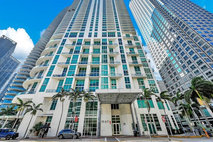 Building Photo - 300 S Biscayne Blvd