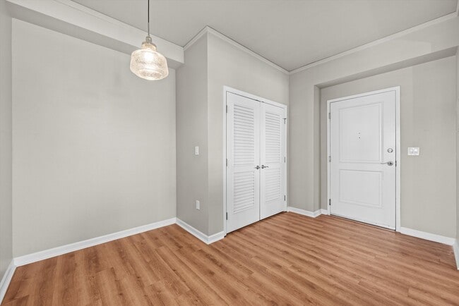 Building Photo - Downtown Living